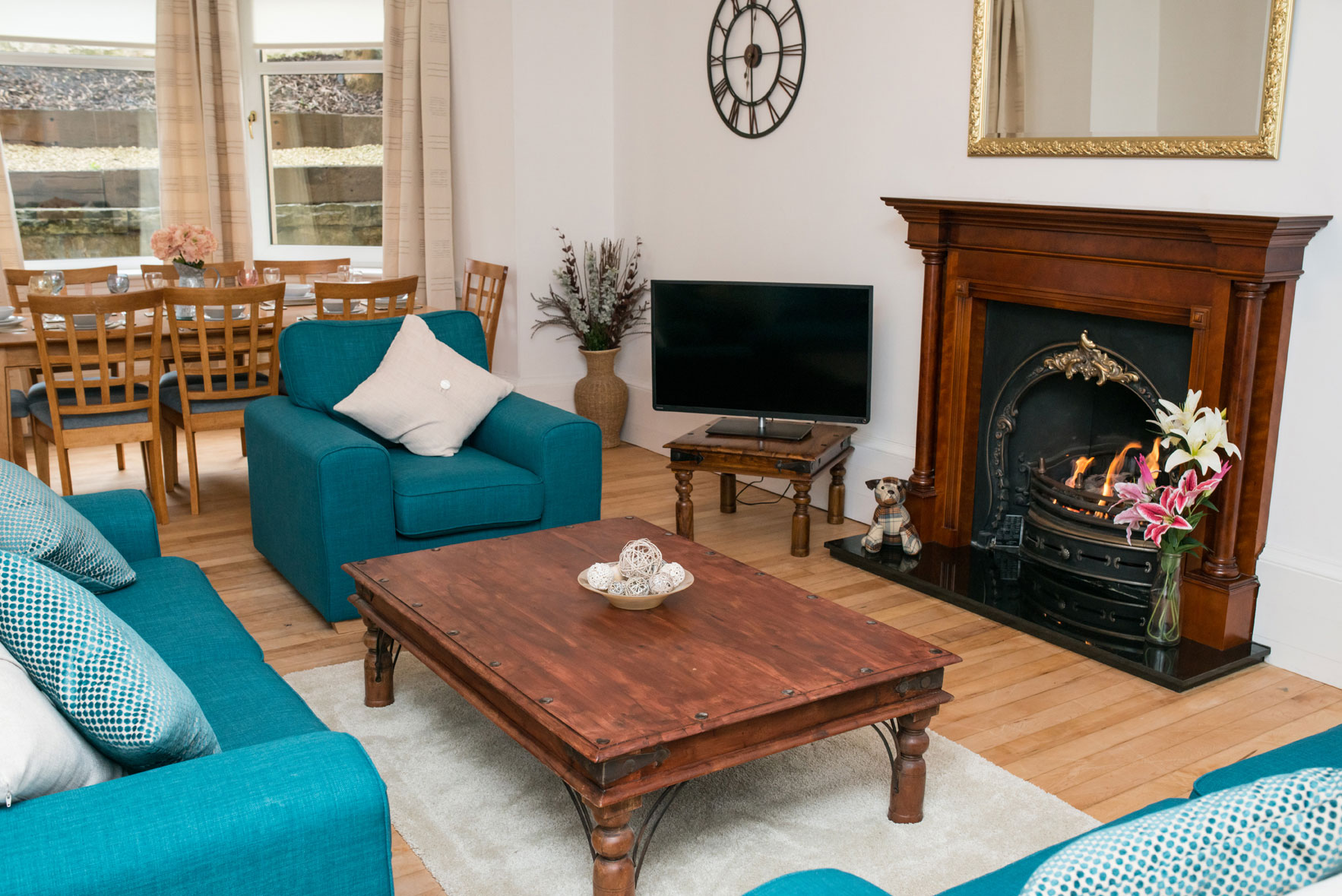 22 Clouston St lounge